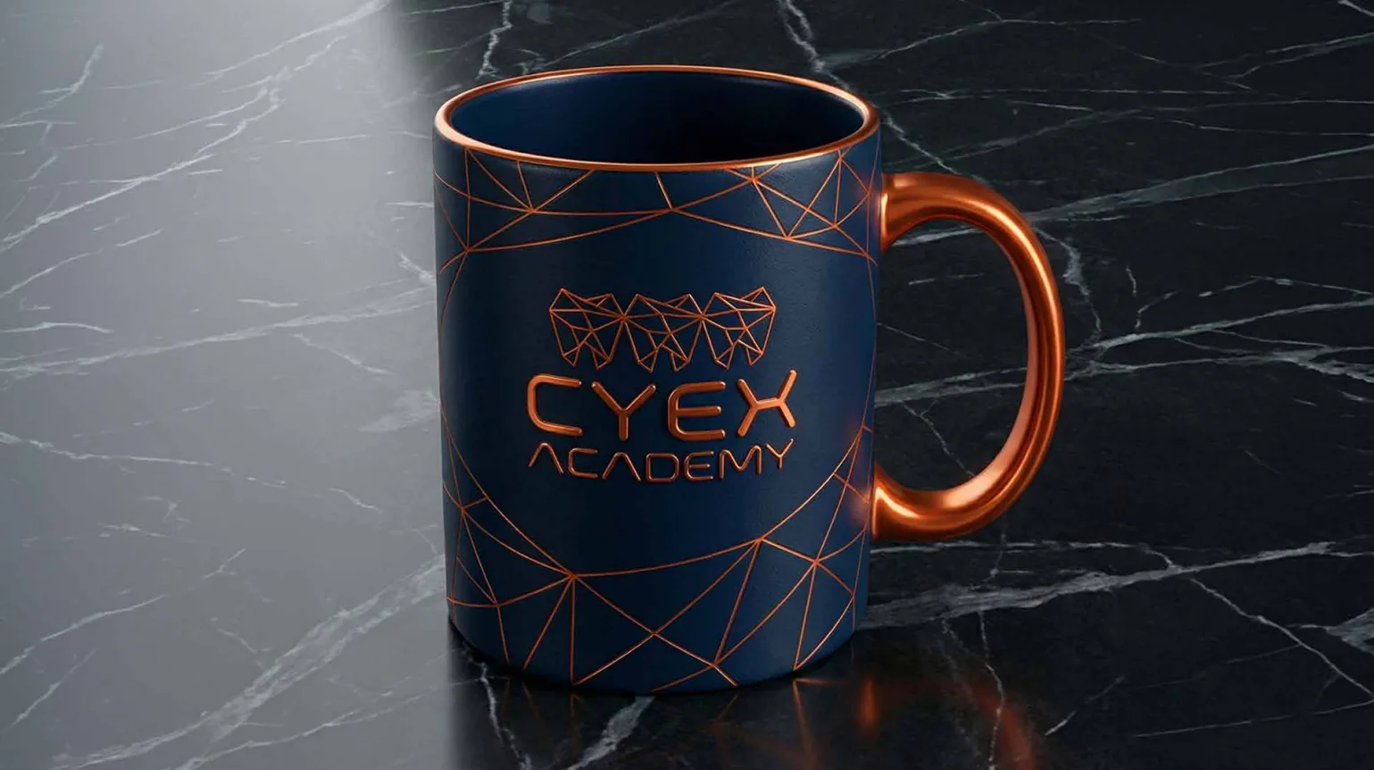 CYEX Academy — caneca azul-marinho com gravação em cobre e o símbolo da marca