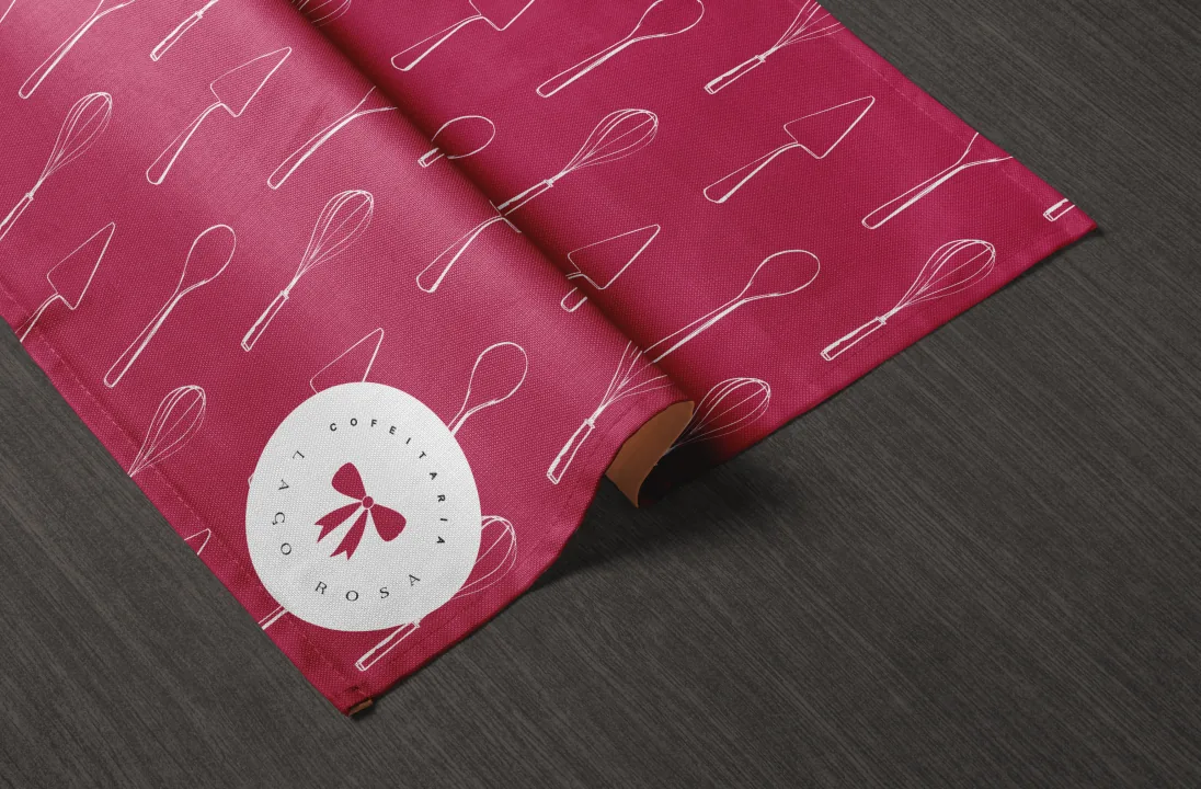 Confeitaria Laço Rosa — pano de copa com pattern de utensílios
