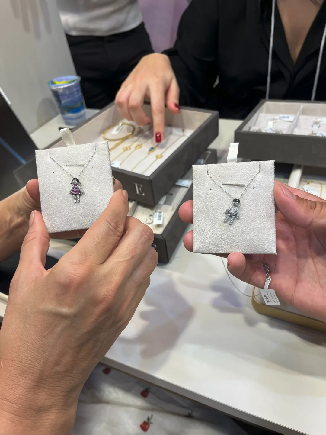 MYNE Joalheria — pingentes de menino e menina em diamantes