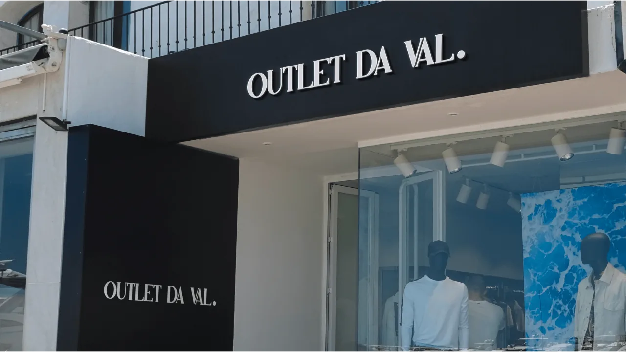 Outlet da Val — fachada da loja com letreiro